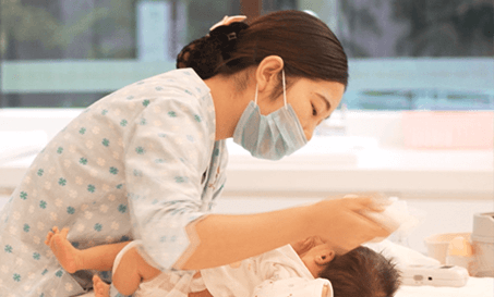各項(xiàng)早期智力開發(fā)訓(xùn)練指導(dǎo)，包括做嬰兒被動(dòng)操，音樂(lè)熏陶，視力跟蹤訓(xùn)練等